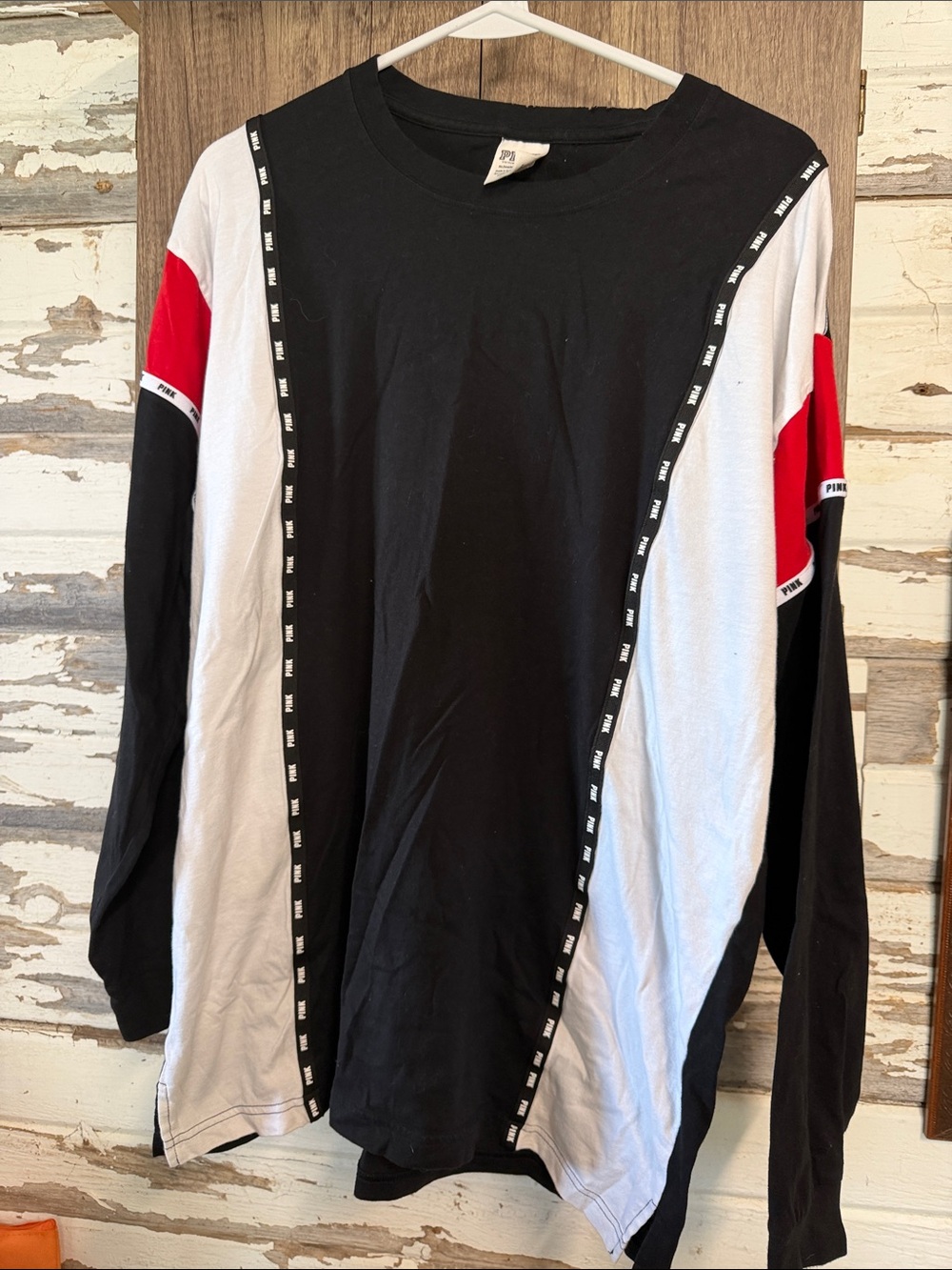 PINK Victoria's Secret Black, White & Red Long-Sleeve Crew Shirt
